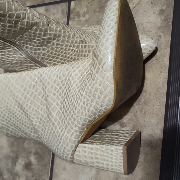 Snake skin boots - Picture 3 of 3